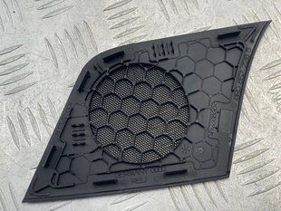 Накладка динамика / Сетка 8R0857228B Audi Q5