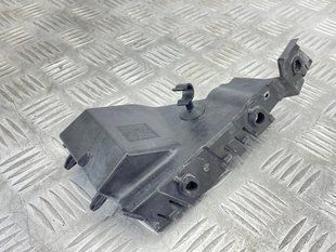 Направляюча переднього бампера 8R0807283C Audi Q5