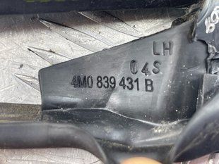 Направляюча скла дверей 4M0839431B Audi Q7