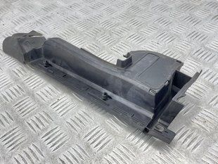 Уплотнитель крыла 4k0821169 Audi A6