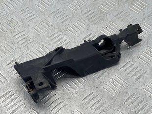 Направляющая переднего бампера 4G0807284 Audi A6