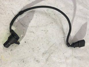 Датчик положения коленвала 03H906433 Volkswagen Touareg