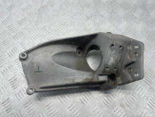 Кронштейн катализатора 32202602 Volvo XC60