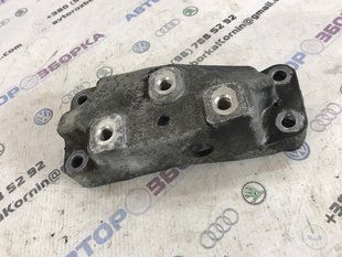 Кронштейн коробки АКПП / траверса / опора 1K0199117 Volkswagen CC