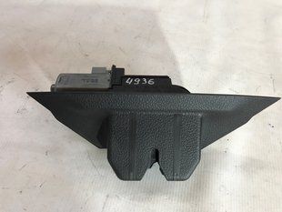 Замок крышки багажника 7P0827505K Volkswagen Touareg