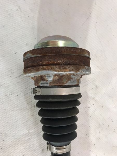 Піввісь 8R0501203D Audi S8