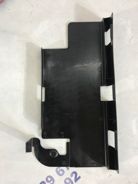 Крышка аккумулятора 8K0915429G Audi A7