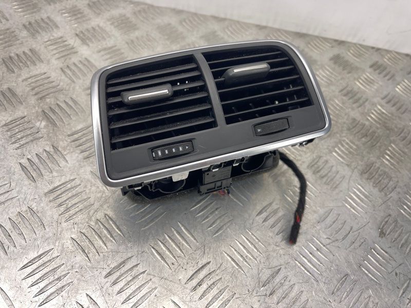 Дефлектор повітропроводу центральний 4G0819203A6PS Audi A7