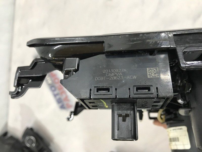 Підстаканник DG9T2B623ACW Ford Fusion