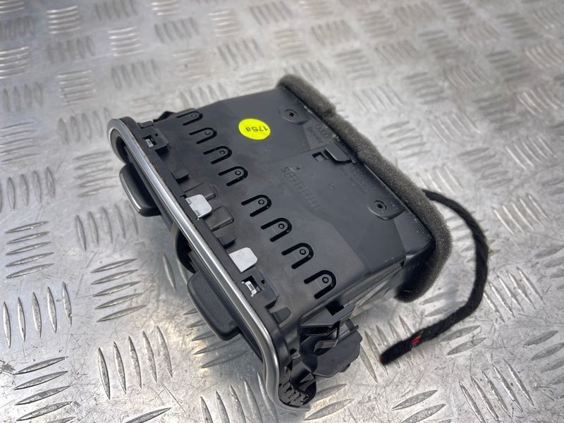 Дефлектор повітропроводу центральний 4G0819203A6PS Audi A7