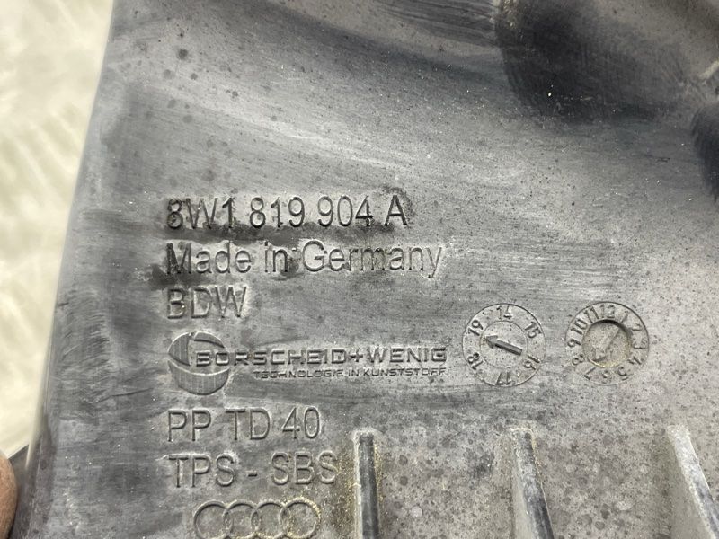 Повітрозабірник 8W1819904A Audi A4
