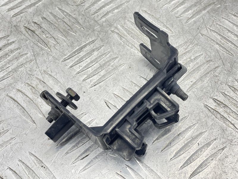 Кріплення фари FT4B13A004A Ford Edge