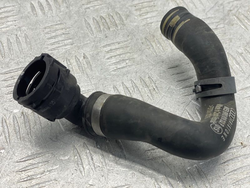 Патрубок 8W0819332P Audi A4 Allroad