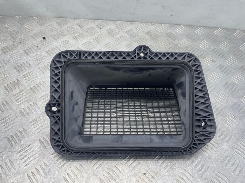 Повітрозабірник 8W1819904A Audi A4