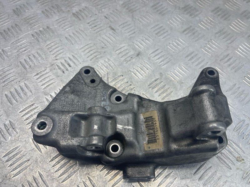 Кронштейн генератора 31401932 Volvo XC60