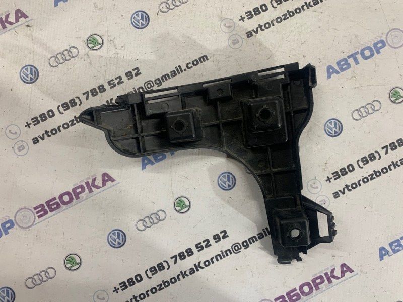 Кронштейн заднього бампера 30763440 Volvo XC60