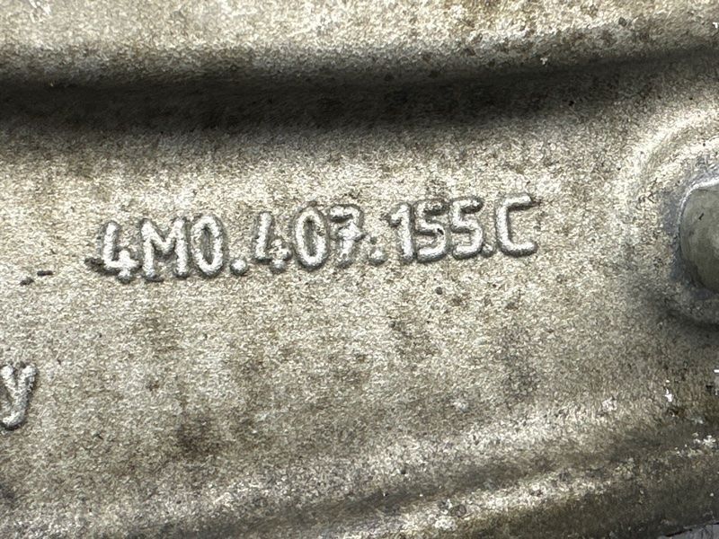 Важіль передньої підвіски несучий нижній 4M0407155C Audi Q7