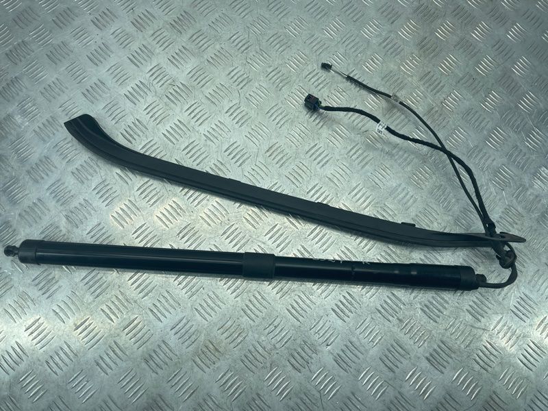 Привідний блок кришки багажника 7P6827851FIIT Volkswagen Touareg Volkswagen Touareg