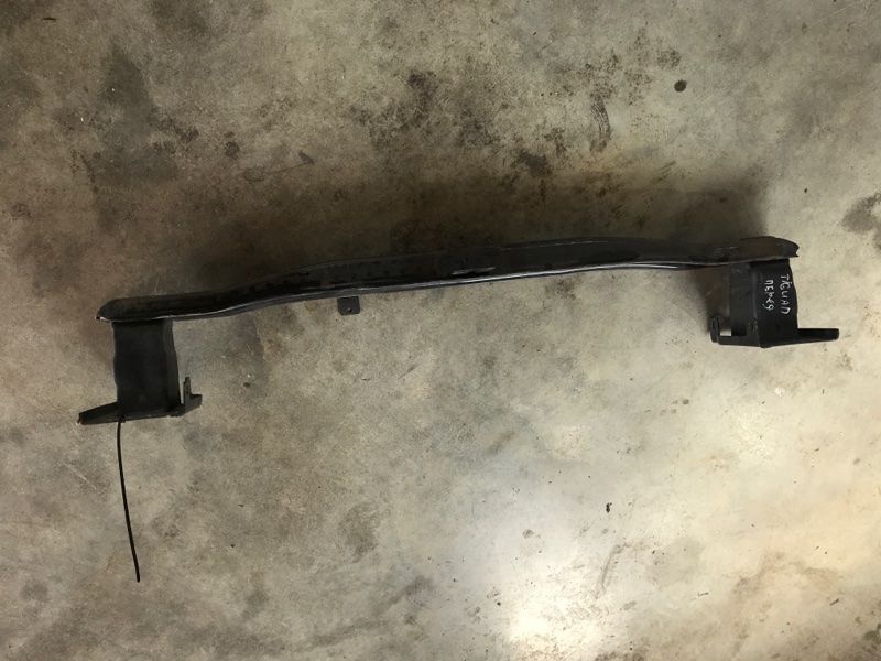 Підсилювач переднього бампера 5N0807109 Volkswagen Tiguan