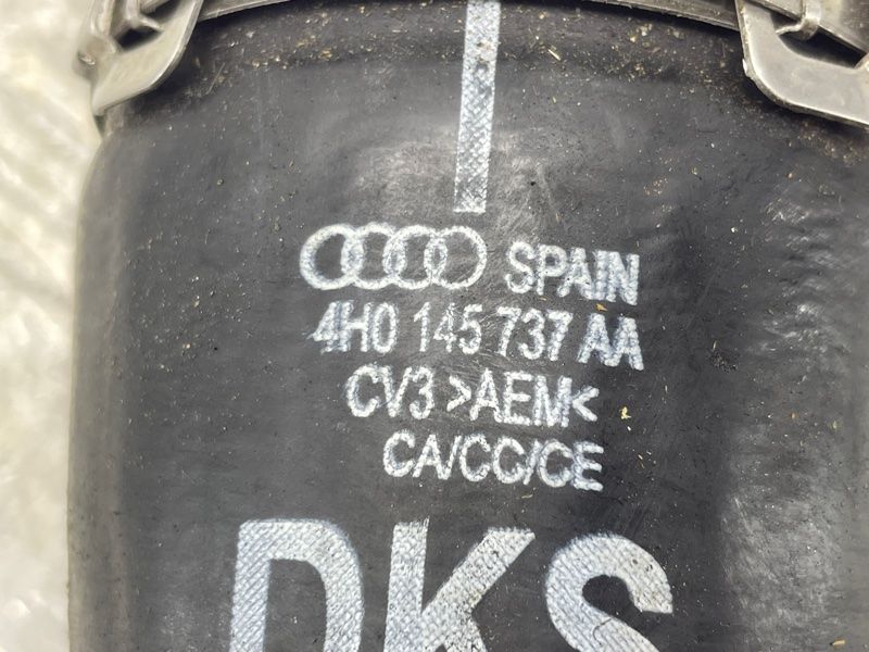 Патрубок интеркулера 4H0145737AA Audi S8