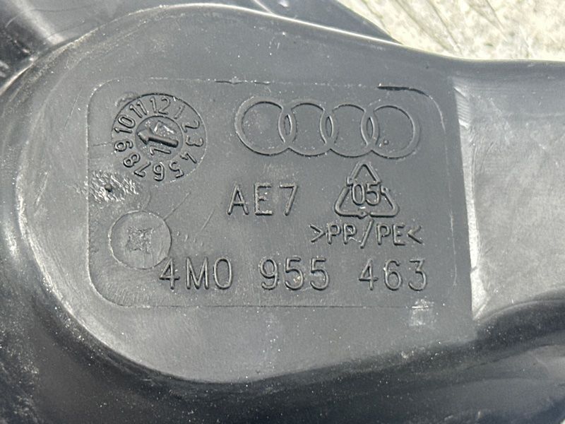 Заливна горловина бачка склоомивача 4M0955463 Audi Q7 Audi Q7, Audi Q8, Audi RS Q8, Audi SQ7, Audi SQ8