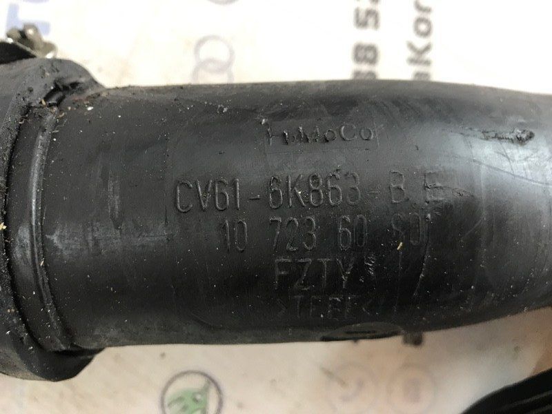 Патрубок CV616K863BE Ford Escape