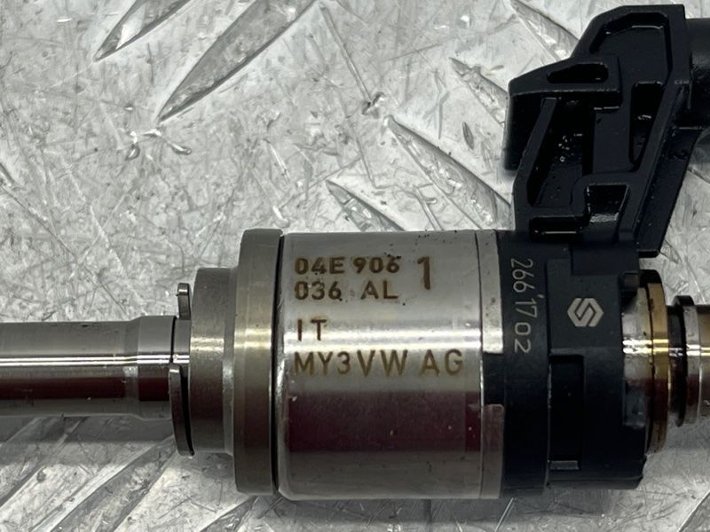 Паливна форсунка 04E906036AL Volkswagen Jetta