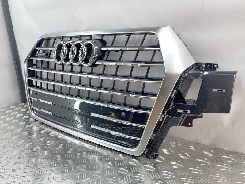 Решетка радиатора 4M0853651JRN4 Audi Q7