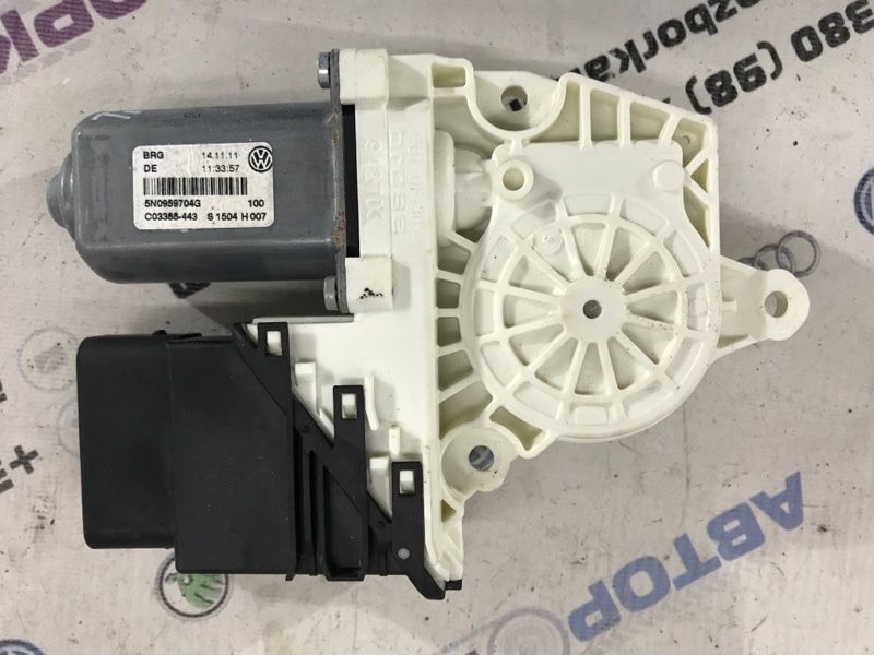 Мотор склопідйомника 5N0959704G Volkswagen Tiguan
