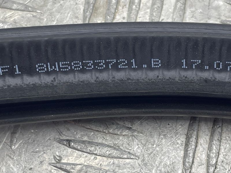 Ущільнювач дверей 8W5833721B Audi A4