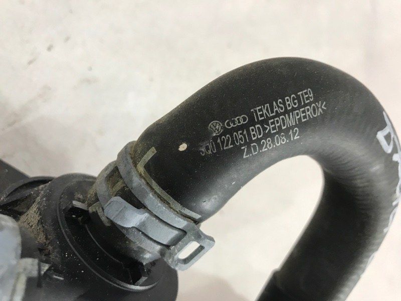Шланг системи охолодження 5Q0965561 Volkswagen Jetta