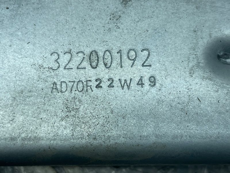 Кронштейн 32200192 Polestar 2