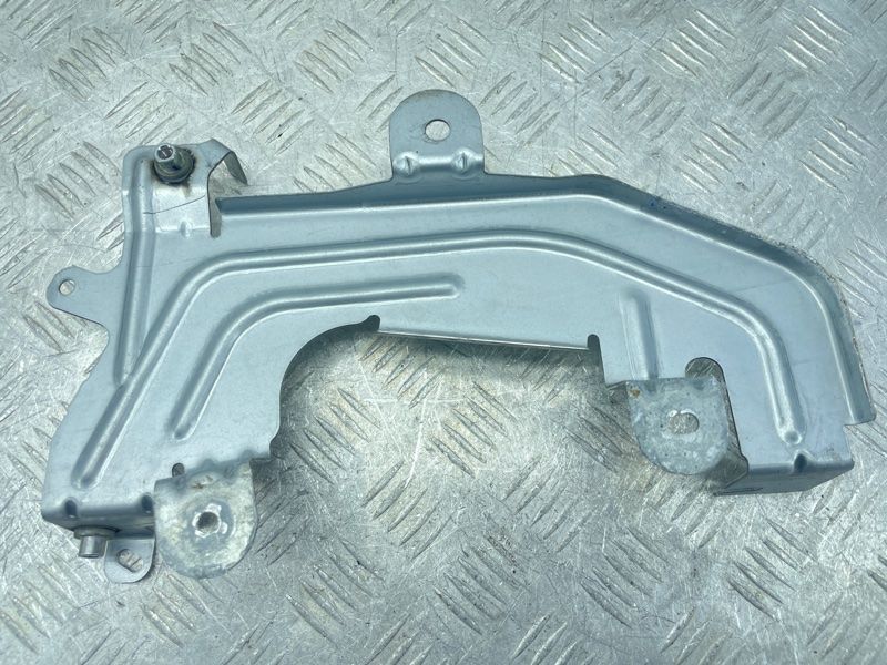 Кронштейн 32200192 Polestar 2
