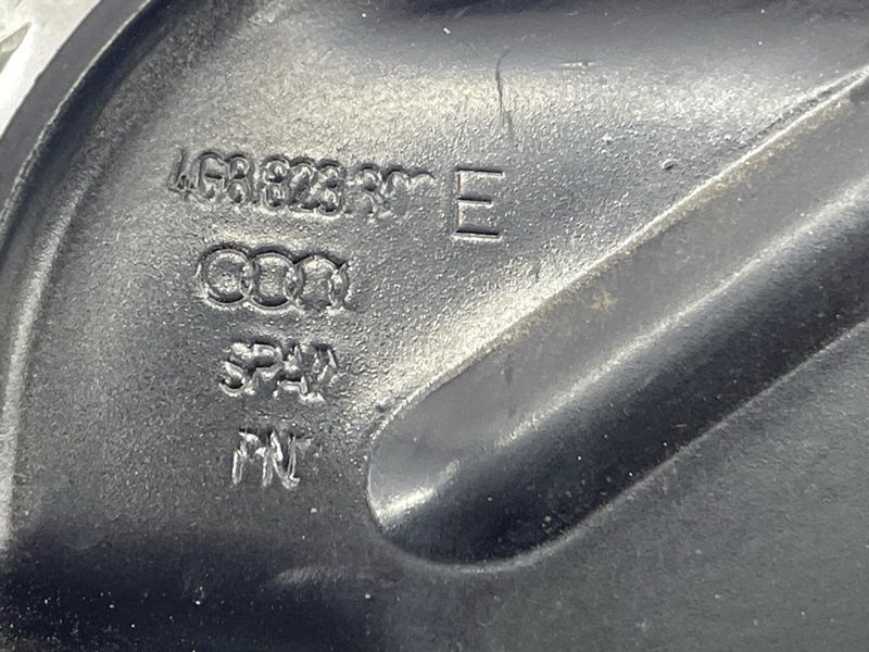 Петля капота 4G8823302E Audi A6