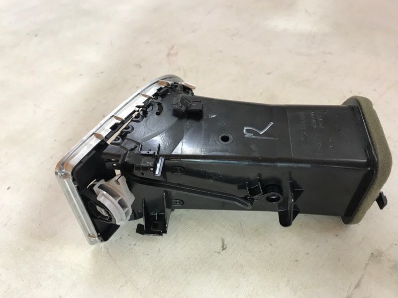 Дефлектор панелі приладів правий 39816572 Volvo XC60 Volvo XC60