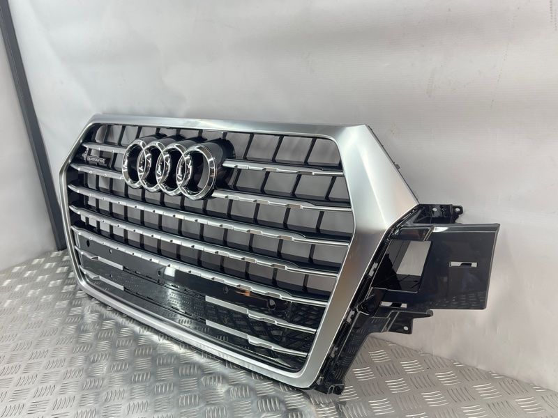 Решетка радиатора 4M0853651JRN4 Audi Q7
