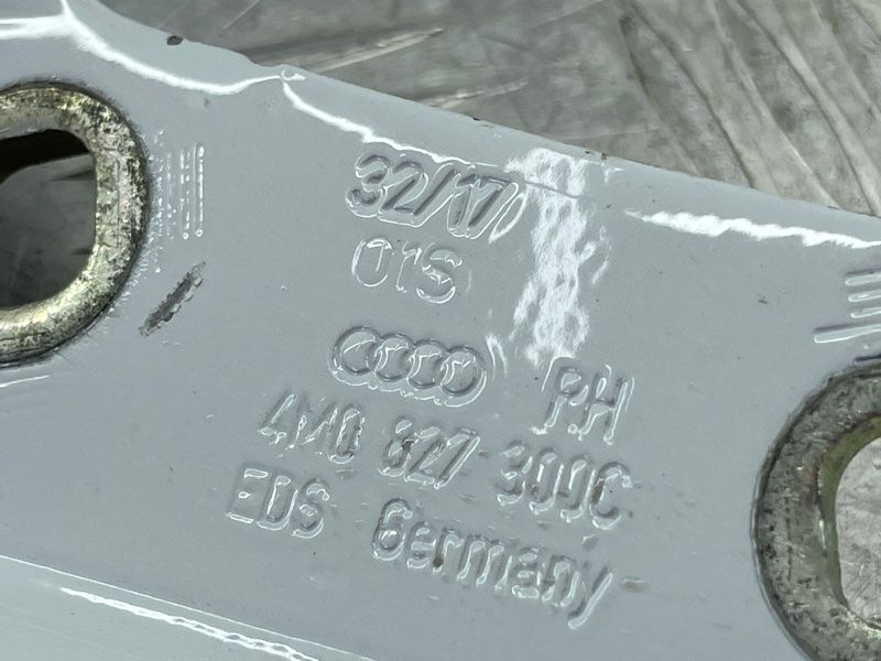 Петля кришки багажника права 4M0827300C Audi Q7 Audi Q7, Audi SQ7