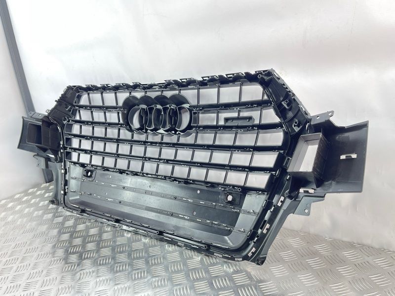 Решетка радиатора 4M0853651JRN4 Audi Q7