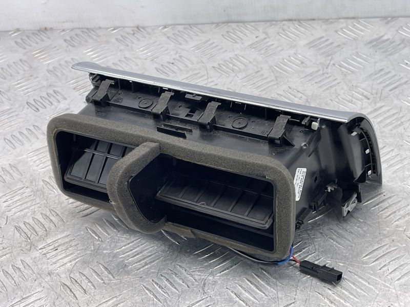 Дефлектор повітропроводу центральний 4L0820951P3Q7 Audi Q7