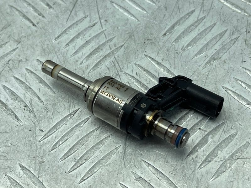 Паливна форсунка 04E906036AL Volkswagen Jetta