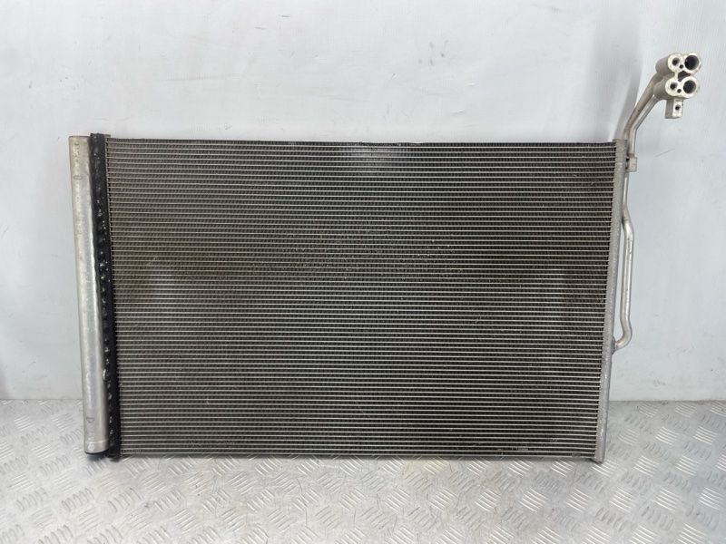 Радіатор кондиціонера 7P0820411A Volkswagen Touareg