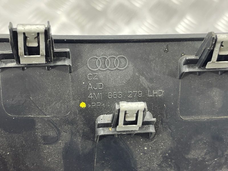Накладка Audi Q7