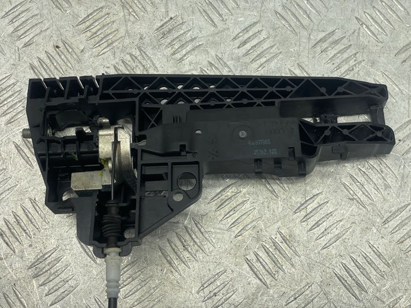 Кронштейн ручки 4H0837885 Audi A7