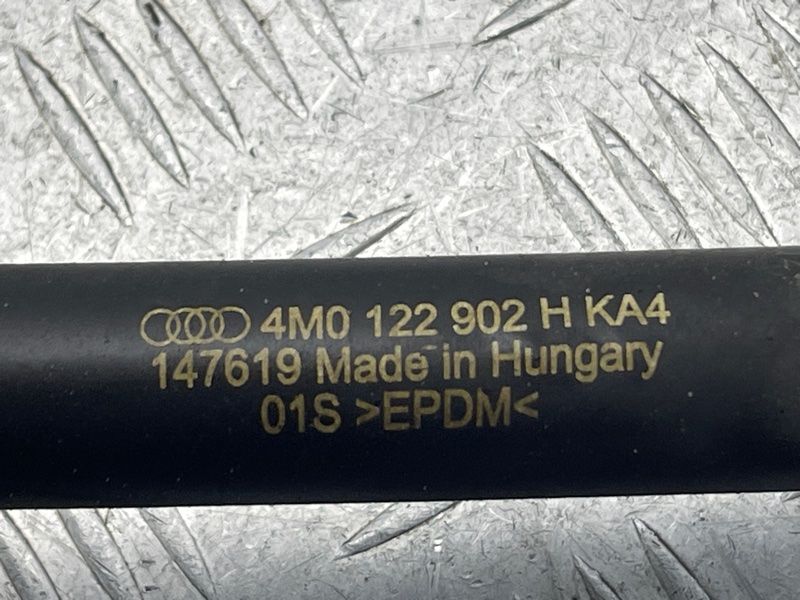 Шланг системи охолодження 4M0122902H Audi Q7
