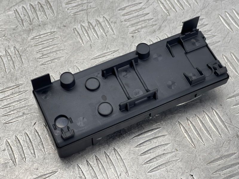 Блок керування кришкою багажника 7P6959107C Volkswagen Touareg