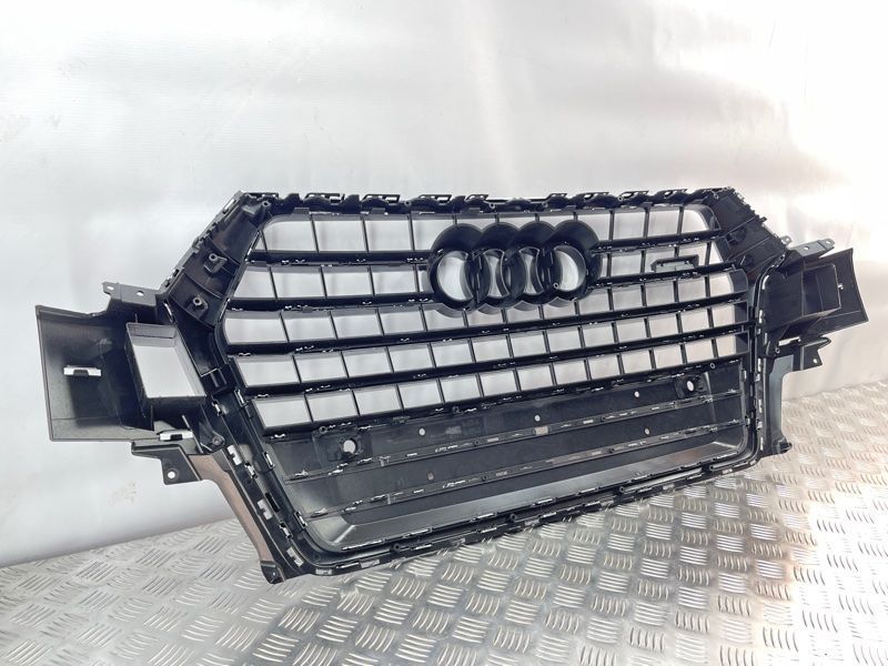 Решетка радиатора 4M0853651JRN4 Audi Q7