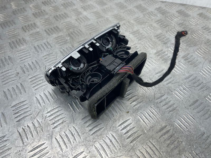 Дефлектор повітропроводу центральний 4G0819203A6PS Audi A7