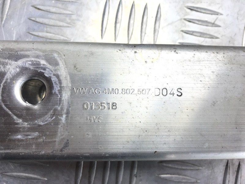 Кронштейн 4M0802507D Audi Q7