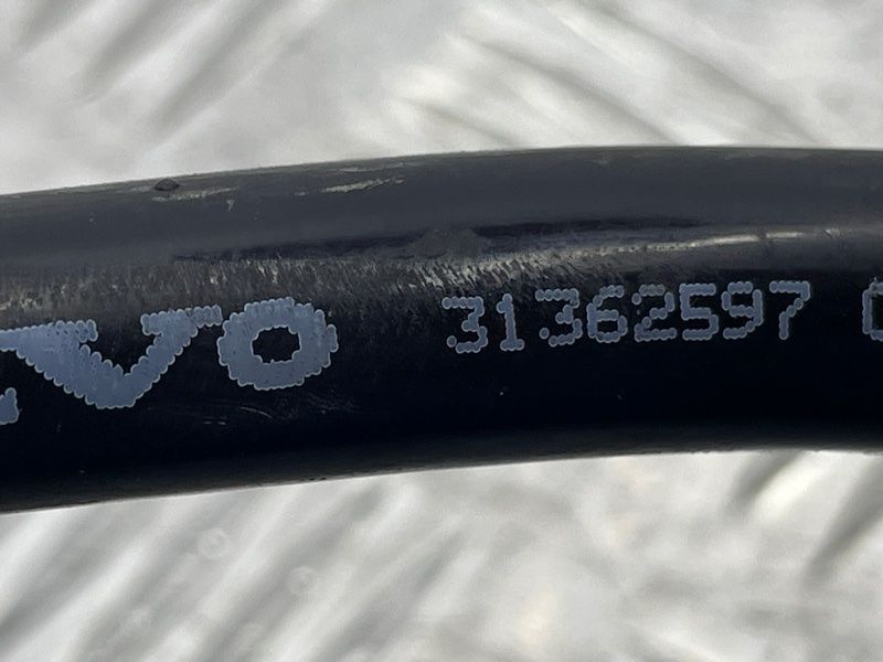Патрубок Volvo XC90