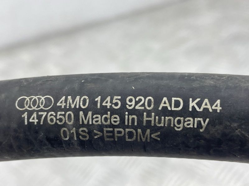 Шланг системи охолодження 4M0145920AD Audi Q7